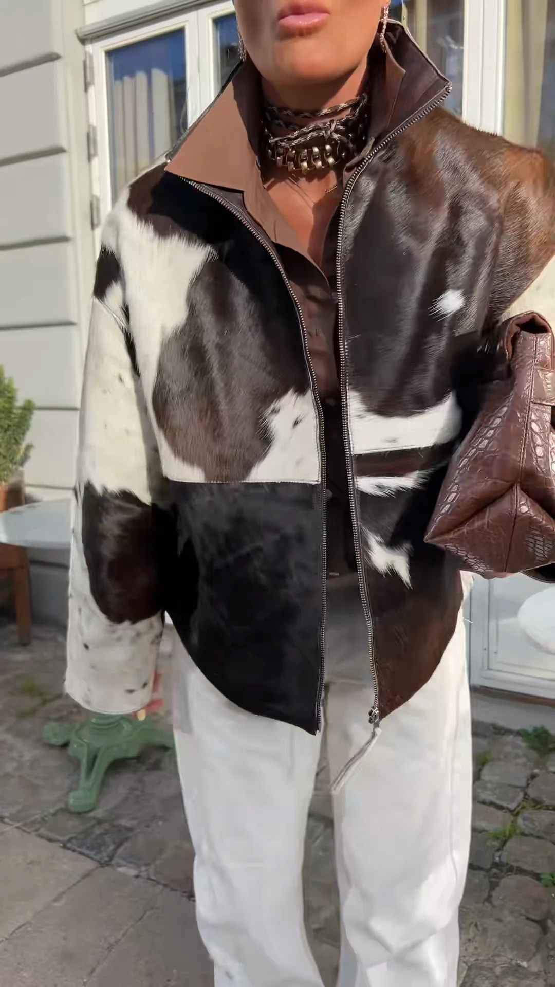Chaqueta Estampado Vaca – Estilo Atrevido y Vanguardista