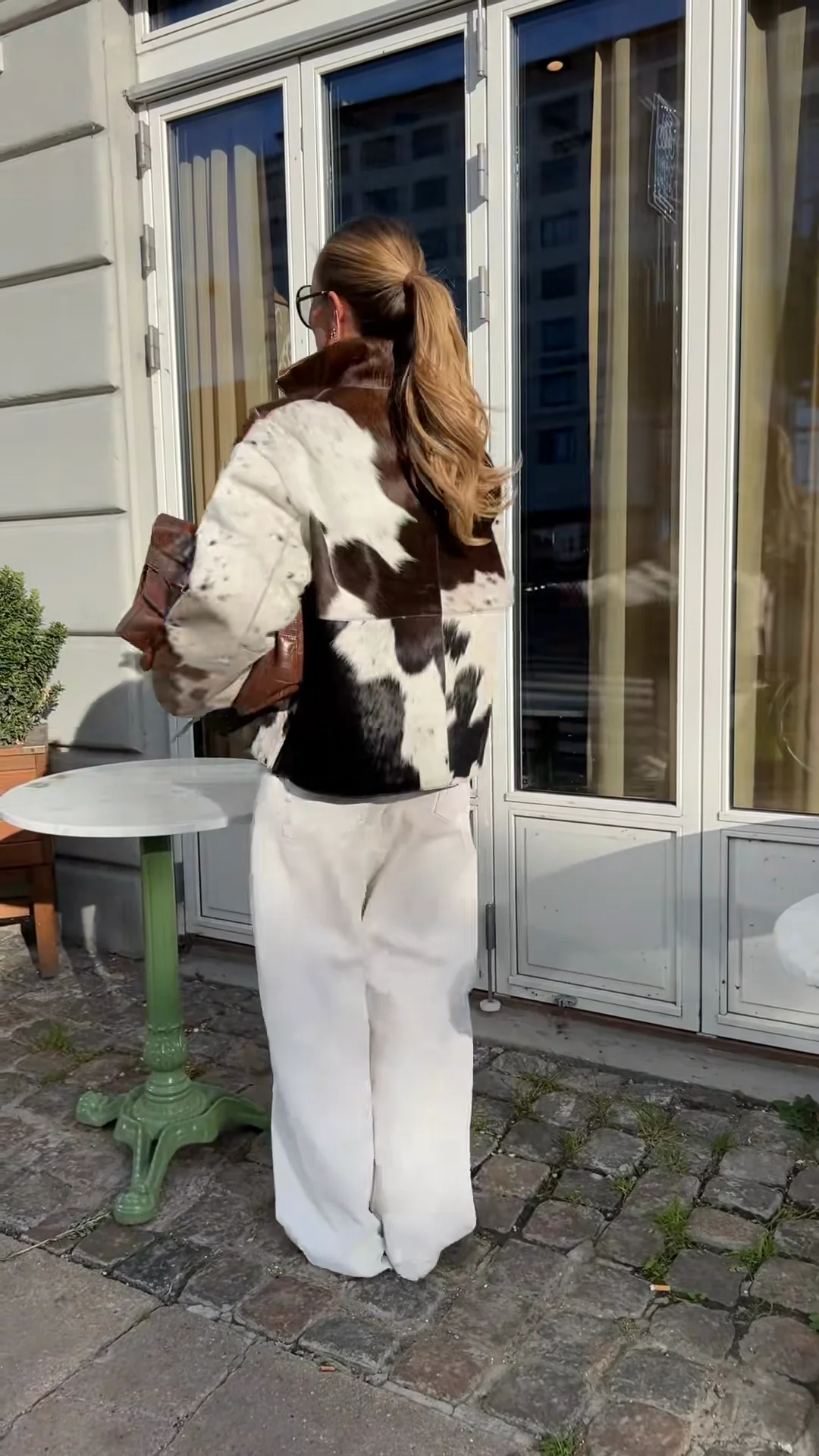 Chaqueta Estampado Vaca – Estilo Atrevido y Vanguardista